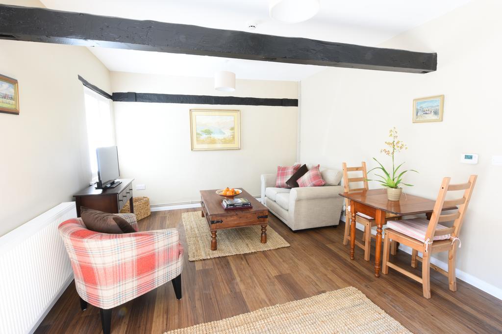 Charlton  Woodstock Suites מראה חיצוני תמונה